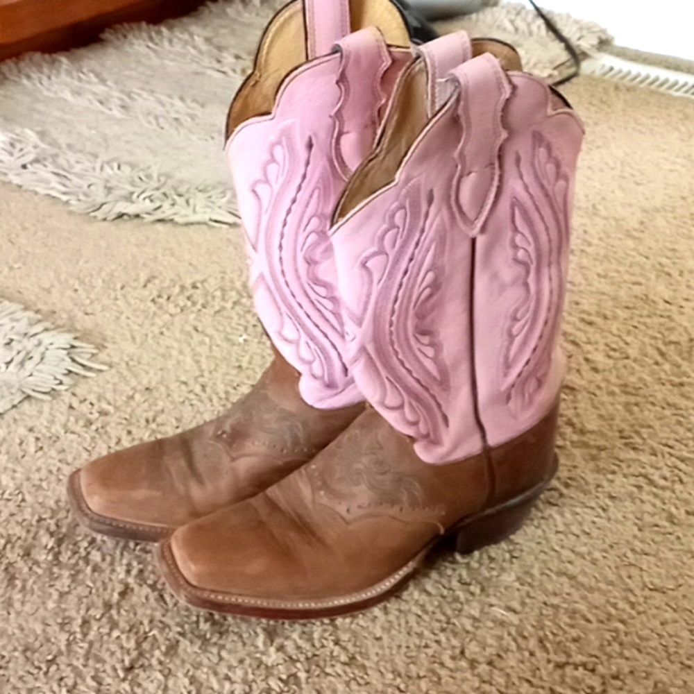 Womens Justin cowboy boots size 6 brand new!